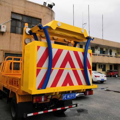 江鈴防撞緩沖車(chē)與救護(hù)車(chē) 道路安全與應(yīng)急救援的專(zhuān)業(yè)保障